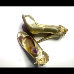 Gold 6 inches heels with bow